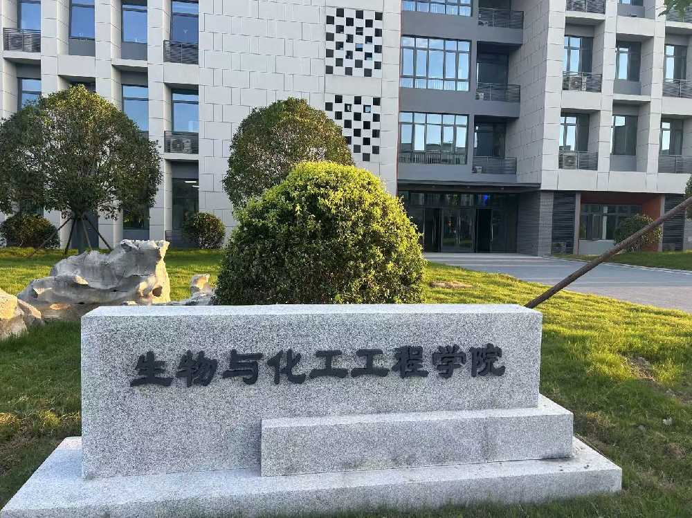 阳泉扬州职业大学体育场高杆灯项目